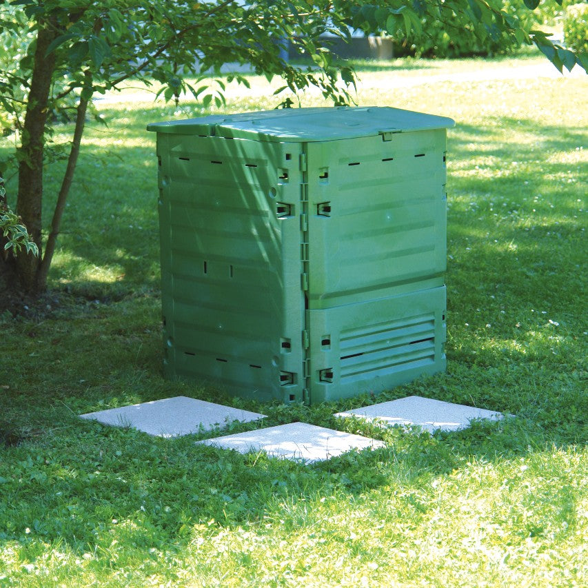 Green Thermo-King composter (400 litres) in the garden